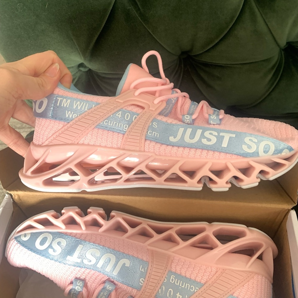 BRAND NEW Just SOSO Womens shoes!